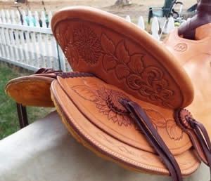 3B Visalia-style old-timer saddle with polished wood horn